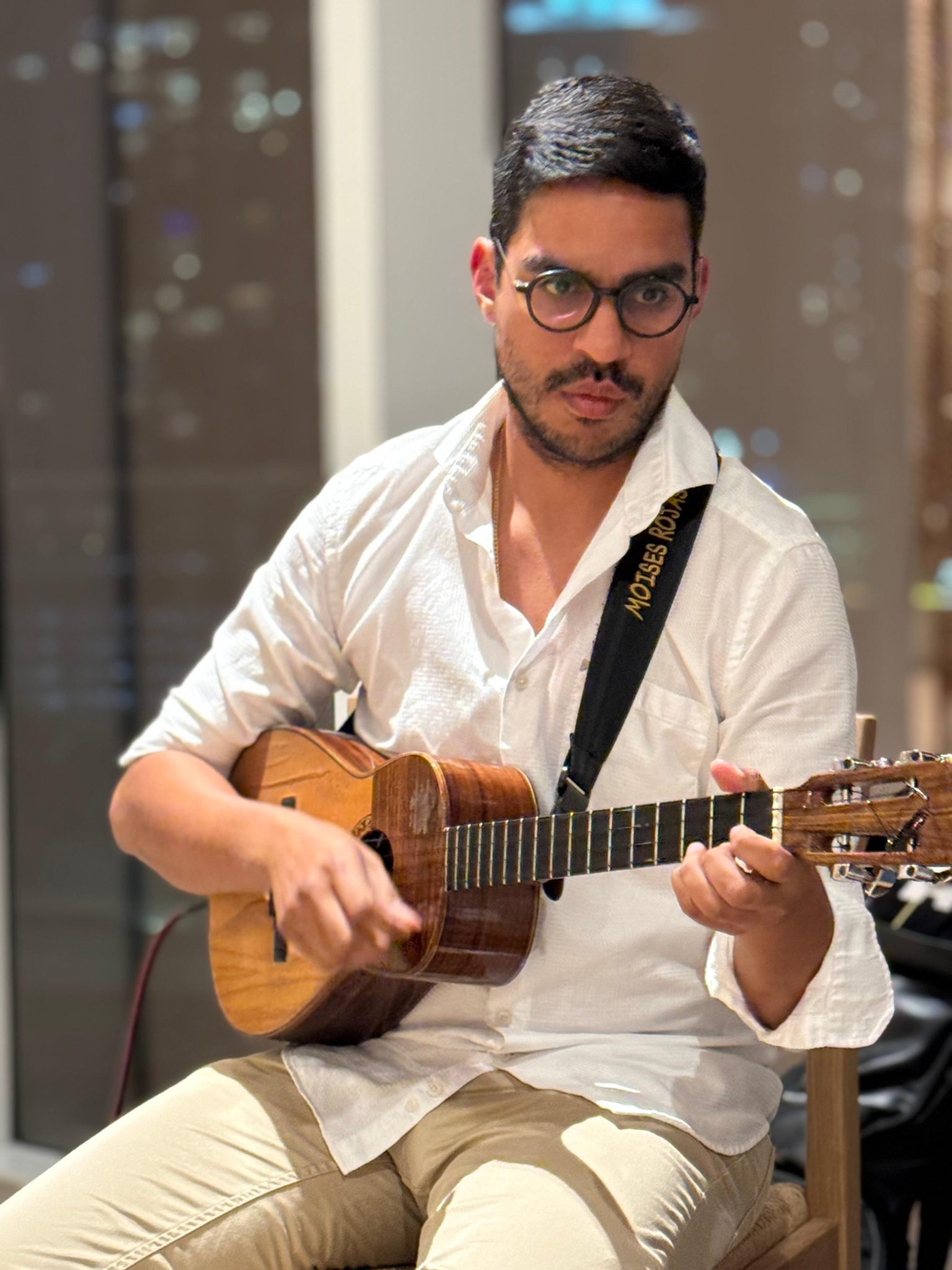 Músico con cuatro venezolano